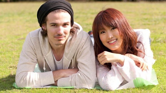 外国人にモテたい日本人女性へ！国際恋愛・国際結婚がしたい人のためのモテテク7選と外国人と出会う方法 こつこつ こあら